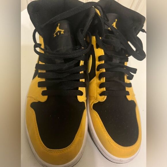 Nike Air Jordan 1 Mid Reverse New Love Size 8.5 554724-071 main image 9